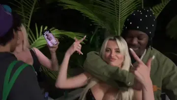 SHE GOT THE WHITE TOES