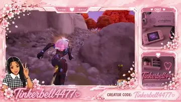 Just a girl playing Fortinte💕