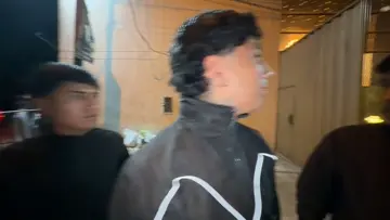 dando la bienvenida