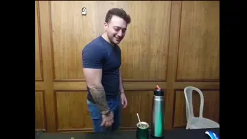 Le das a mi amigo? mi amigo: