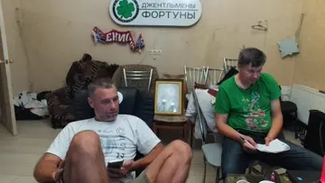 Вот Олег в блокнот