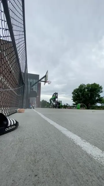 oscar breaks ankle