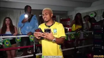 Sauce waka boxing random person 