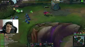 enes lol oynuyor (biraz kızgın sanırım) v2