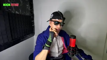 El wey que llama la atención cuando hay jean day