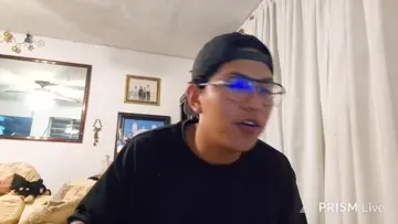 Niño grita como tonto