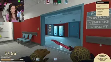 Streamerka defuje a typ sra