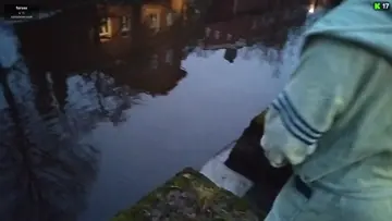 VT käy joessa uimassa!