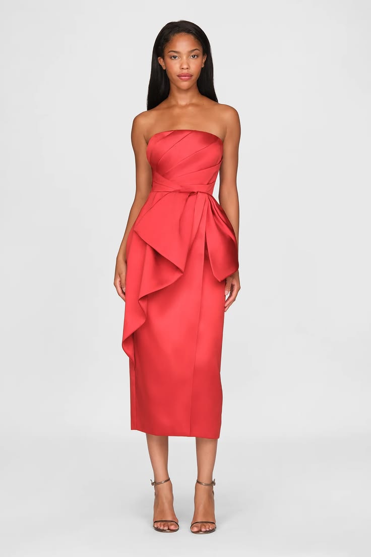 Ottoman mikado shapes the strapless bodice before gathering 