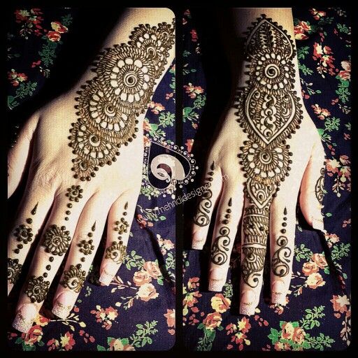 Henna done on the sister of the bride