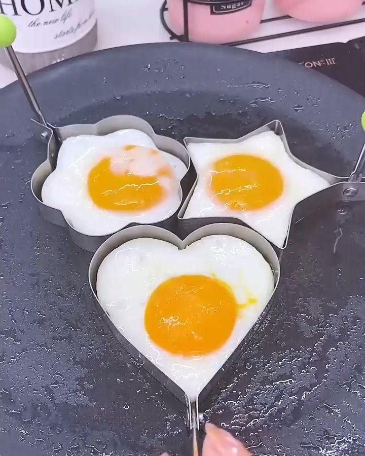 Fry eggs in various perfect shapes and make cooking creative