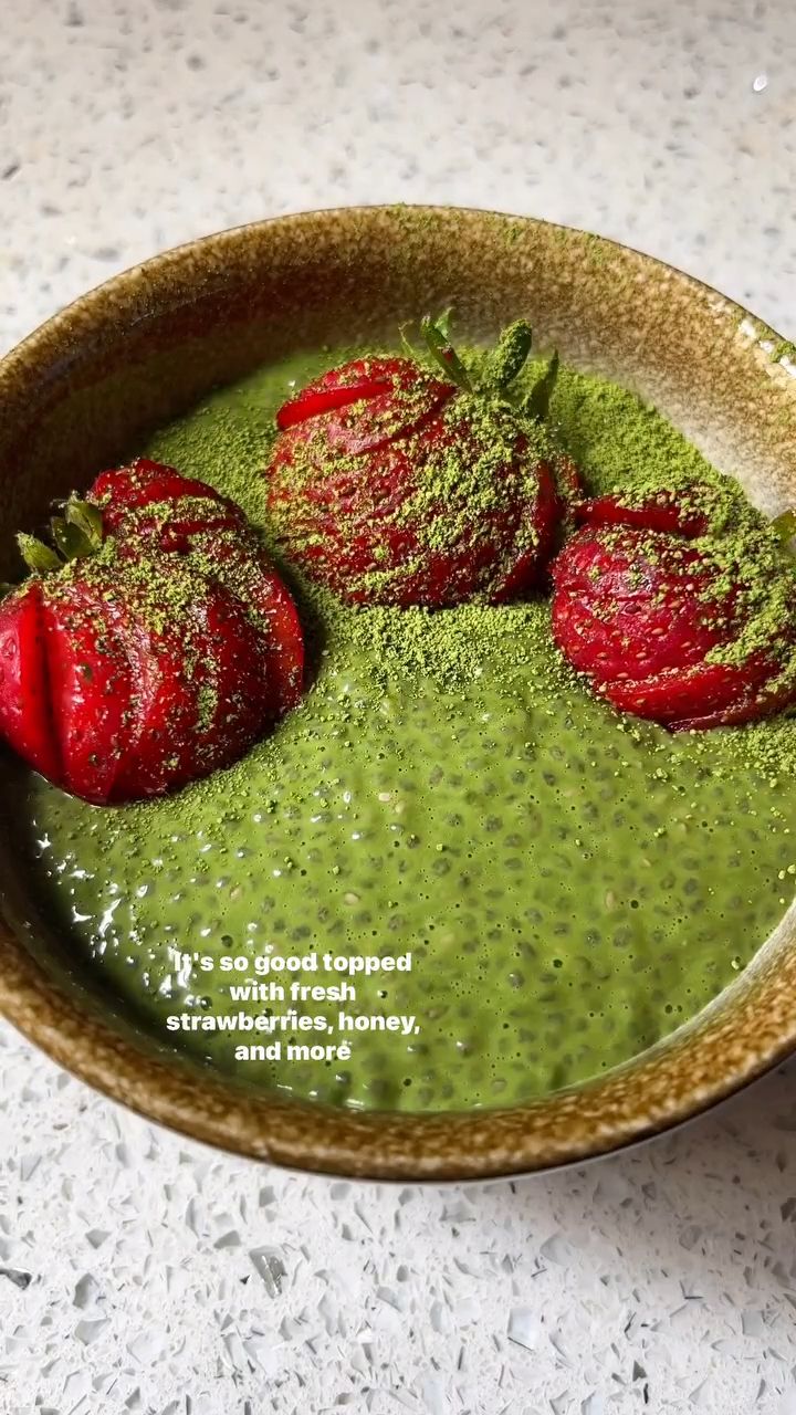A classic matcha pudding recipe by @brekkyattiffanys. The he