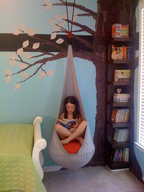20 ideas on displaying books in children's bedrooms. I love 
