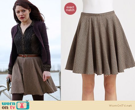 Belle looks AMAZING in this outfit from Once Upon a Time!  T