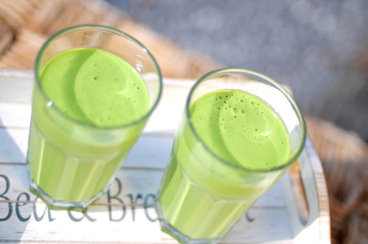 Groene smoothie van spinazie en banaan
