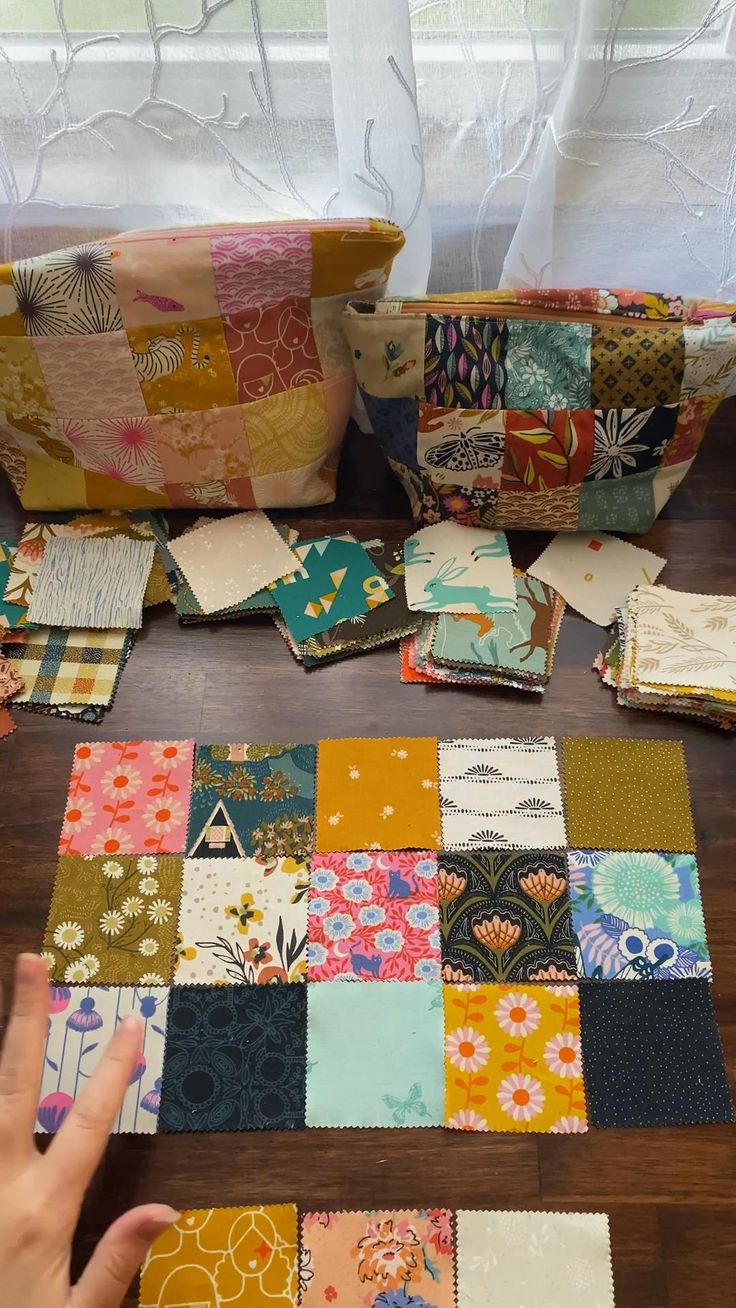 Learn how to make a zippered pouch worh mini charm pack quil