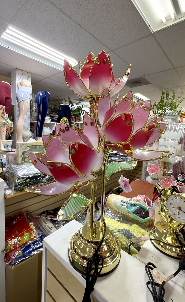 #lotuslamp #y2klamp #quirkyfurniture #coolfurniture #flowerl