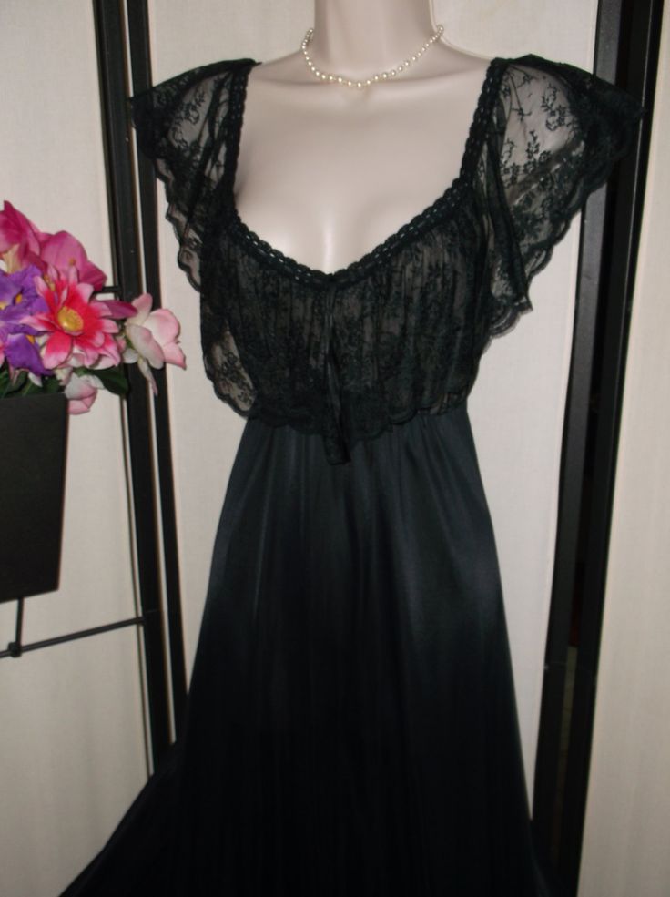 Vintage Olga rare 1960s Style No. 9086 Medium 36 long black 