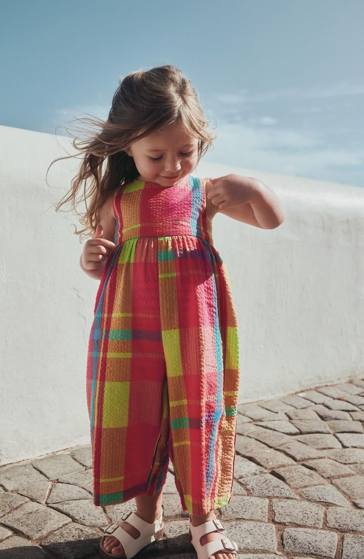 This sleeveless jumpsuit made from textured cotton with easy