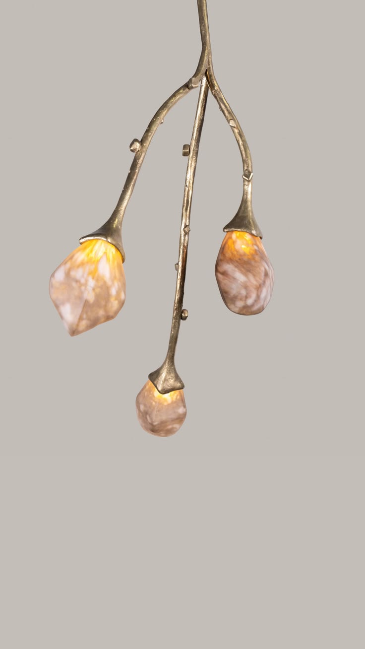 Alegria articulates a delicate accord between light and matt