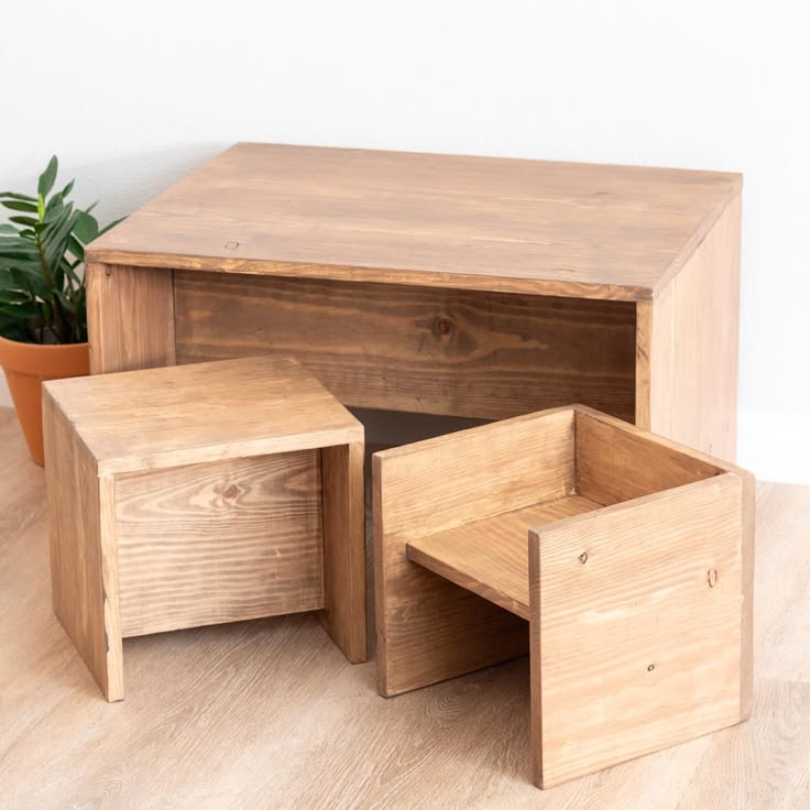 How to build a DIY Toddler Table and Chair set that flips an