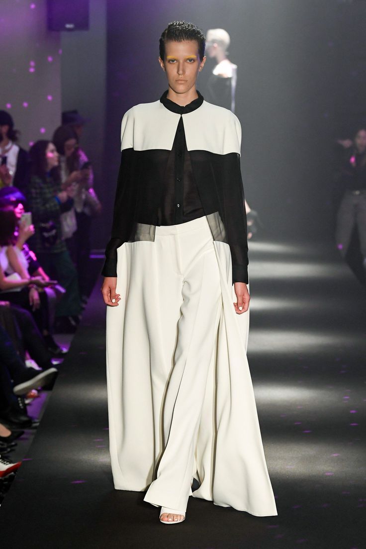 "Discover the world of effortless fashion for women, where s