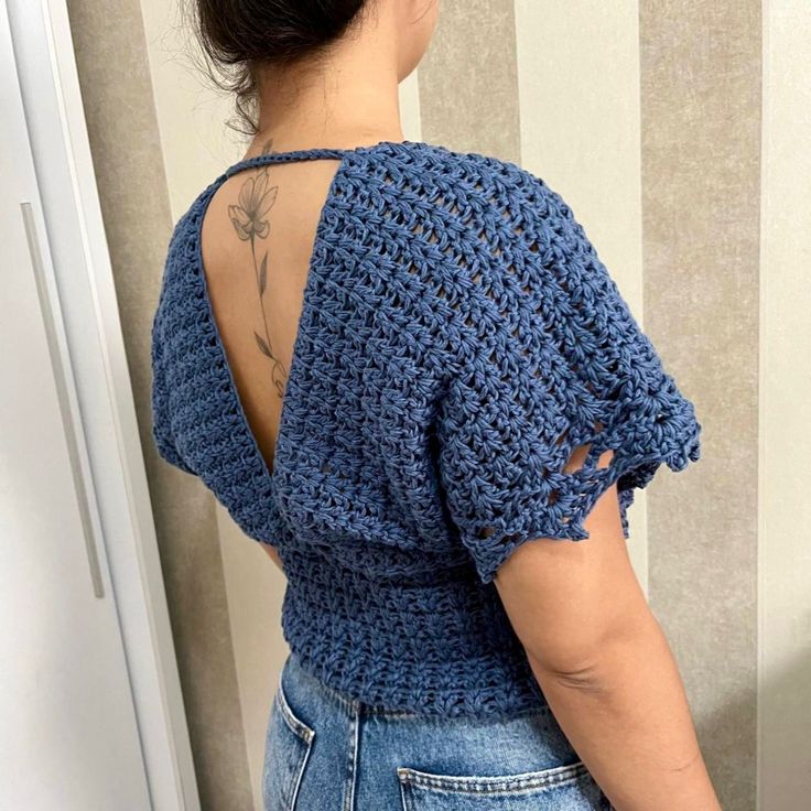 ✨ Blusa Aurora da Semana do Crochê. Uma peça cheia de person