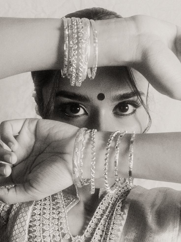 .
.
.
.
.

chunky bangles, wedding makeup full glam, editori