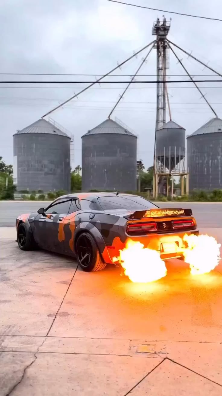 The flames are incredibly intense and scorching! 🥵🥵🔥🔥 Via: @