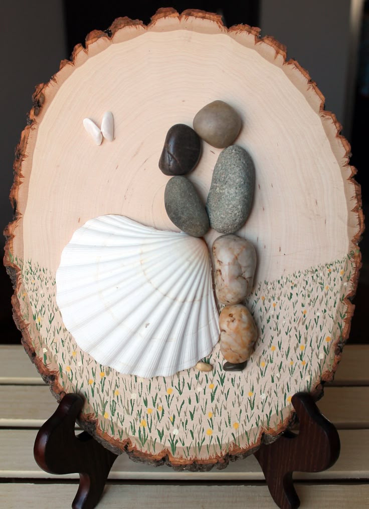 This is a tree slice wall hanging. The artwork features orig