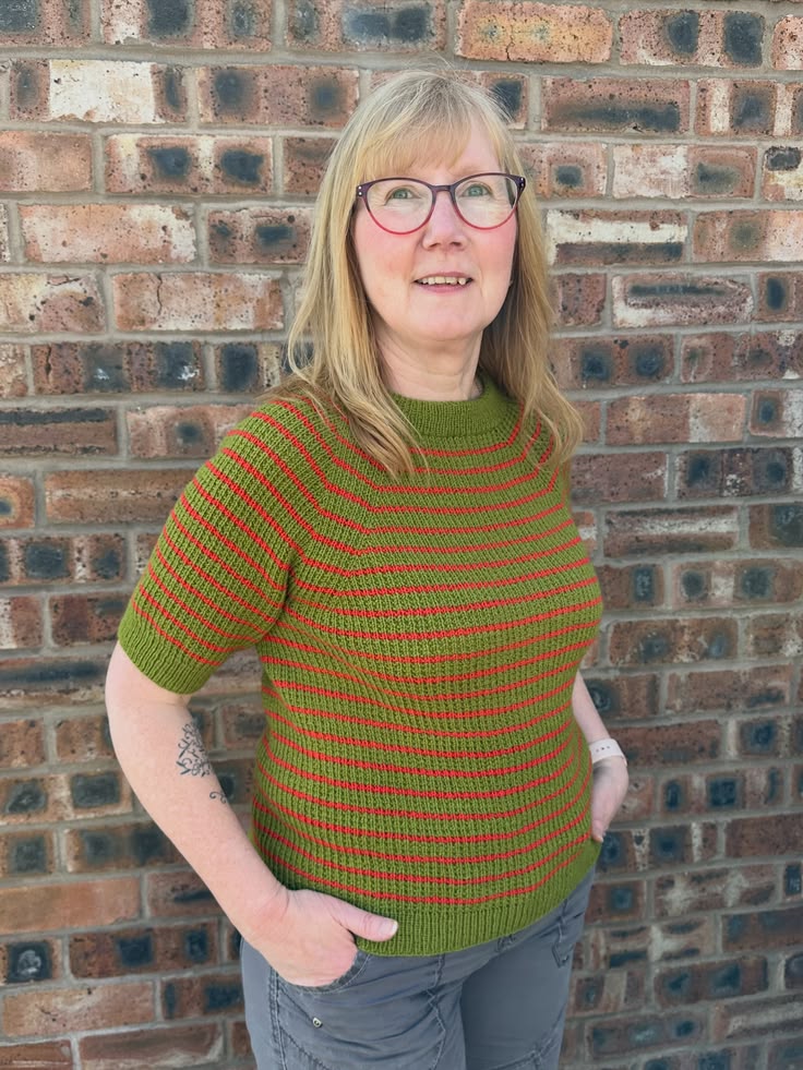 Black Sheep Carmen knitted the @petiteknit Friday Tee last s