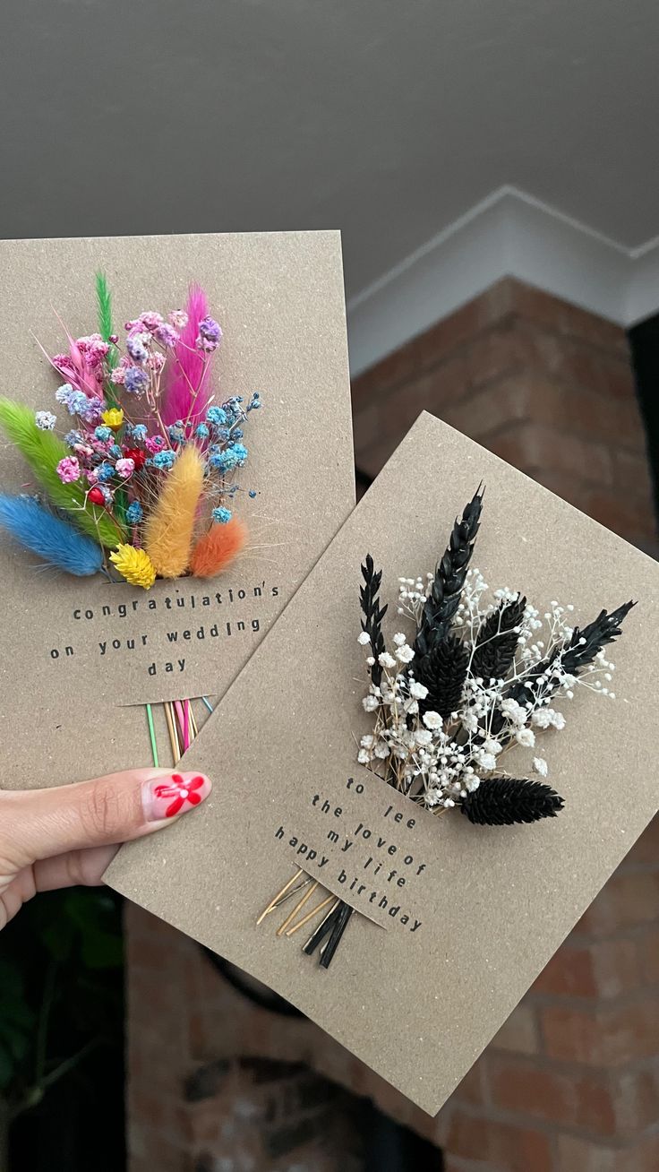 💌📮 you got mail!! 💐 custom dried flower cards are going down
