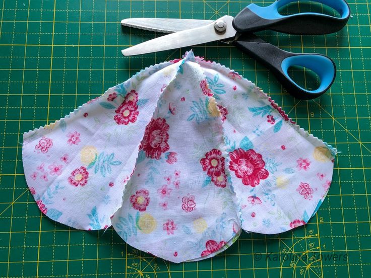 Tulip petal baby hat tutorial with free pattern. – Redi-made