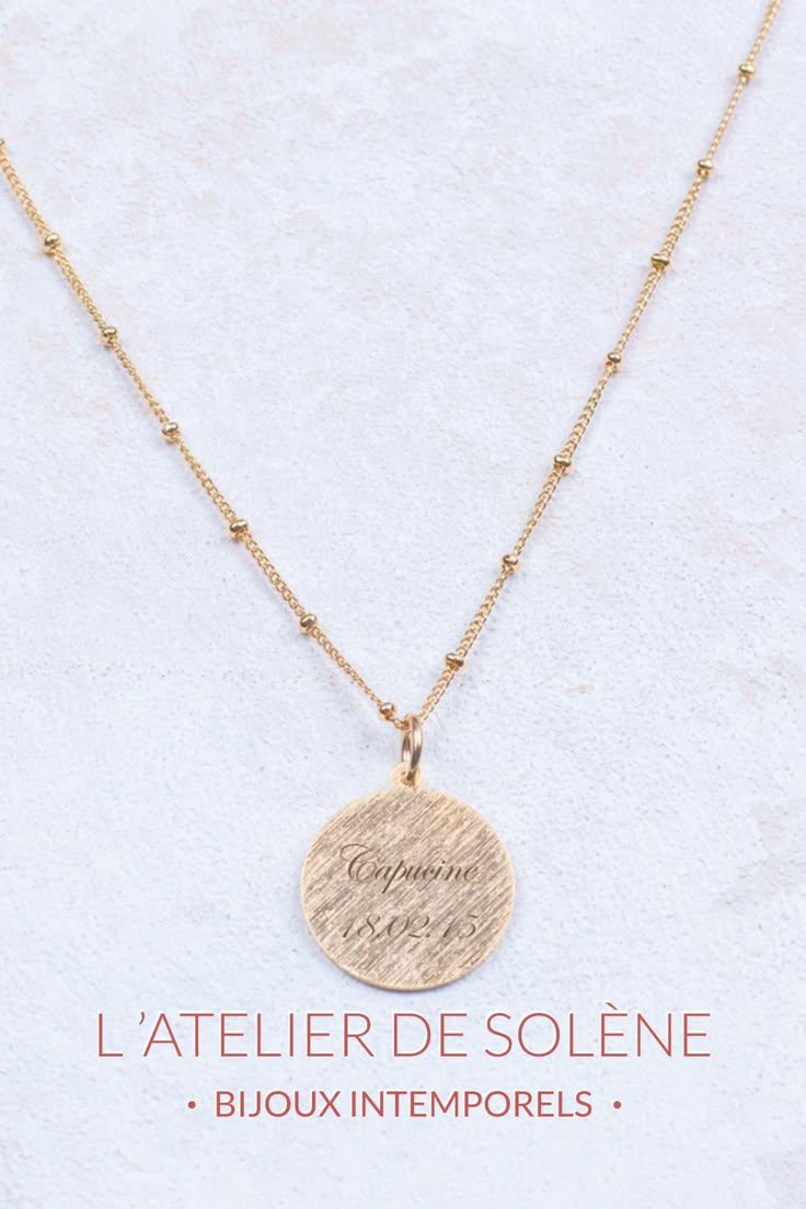 Mino, notre collier à la fine médaille brossée à graver sur 