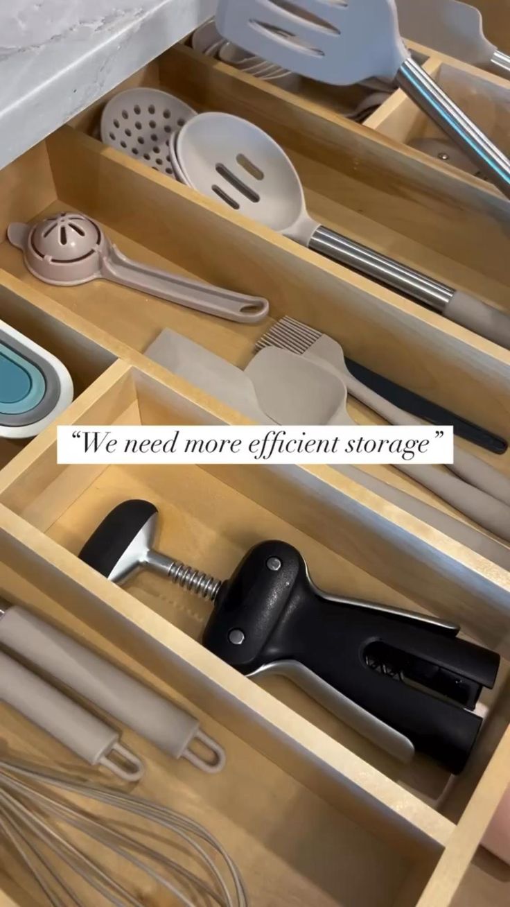 Make the most out of your kitchen storage! 🚨
.
☝🏼 Utensil or