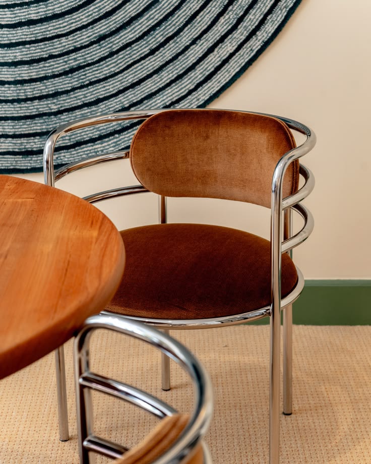 Full moon.    With its circular seat forming a perfect circl