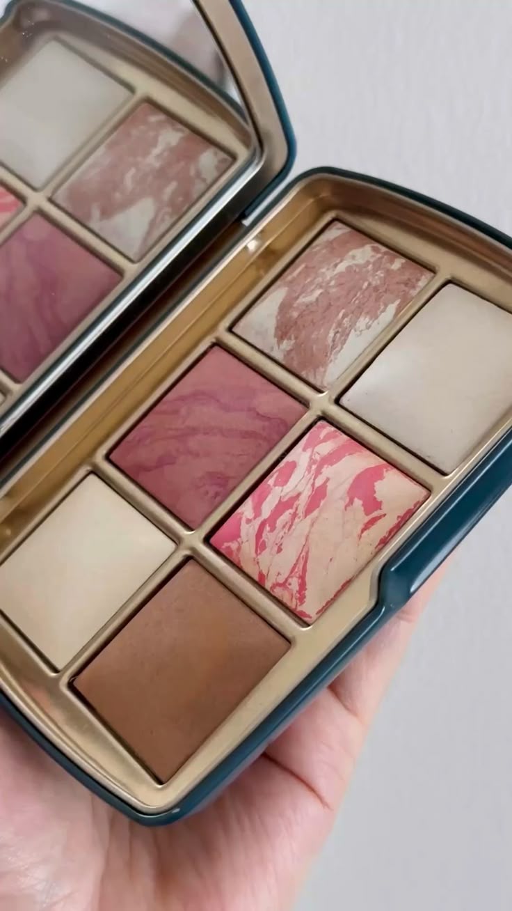 Swatches in motion of the 2023 Hourglass Ambient Lighting Ed