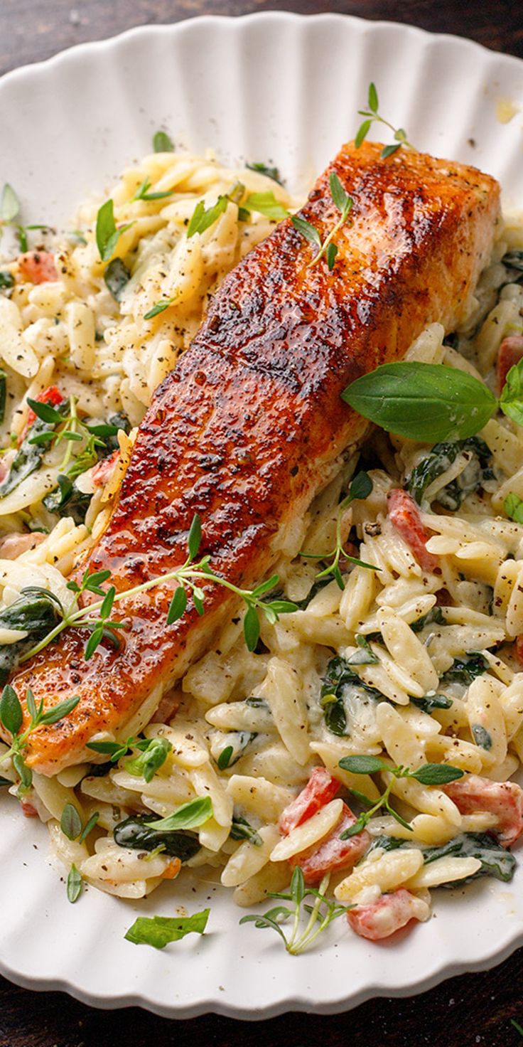 Creamy Salmon Orzo with spinach, roasted red bell peppers, P