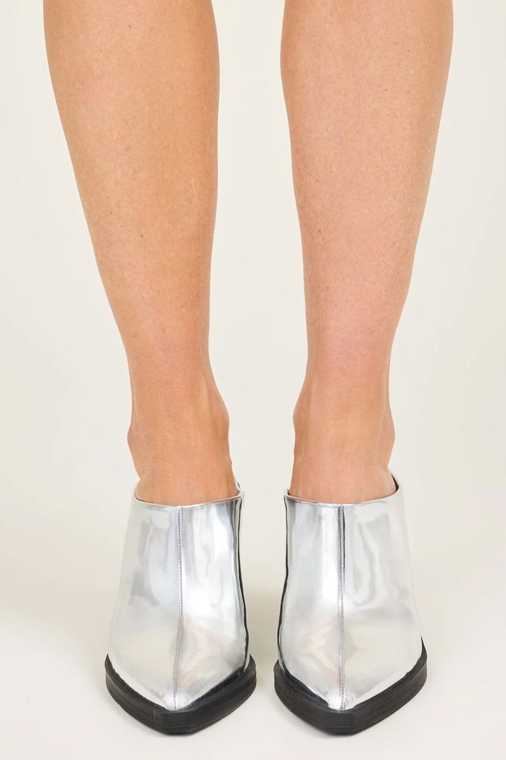 Elevate your footwear collection with the CityGurl Mule in S