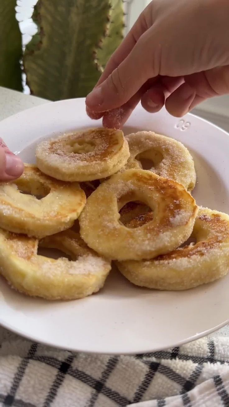Apple donuts 🍎
.
@pazapah thanks
.
For Full Recipe Like, Sha
