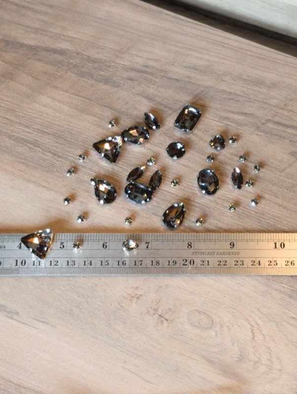 32 Pieces Sew on Rhinestones | Vinted