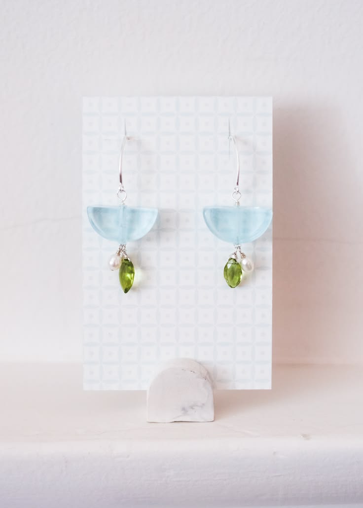 zilveren oorhangers met muranoglas, parel en peridot