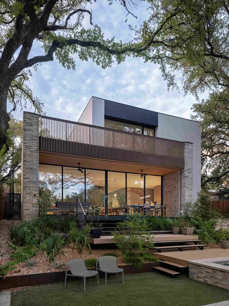 From Entry to Pool, This Modern House Unfolds in Levels