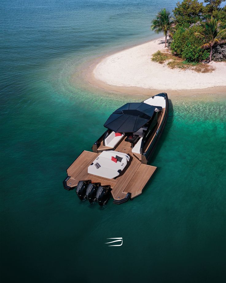 The perfect pause between sea and shore.​   #FerrettiGroup #
