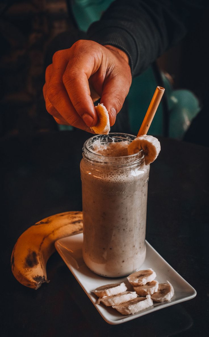 This banana chocolate smoothie is delicious because it taste