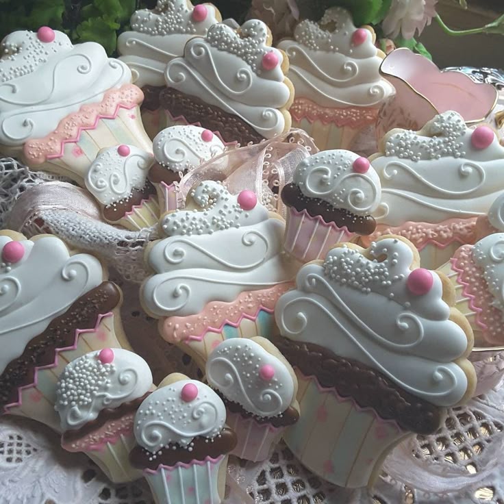 Cupcake decorated cookies