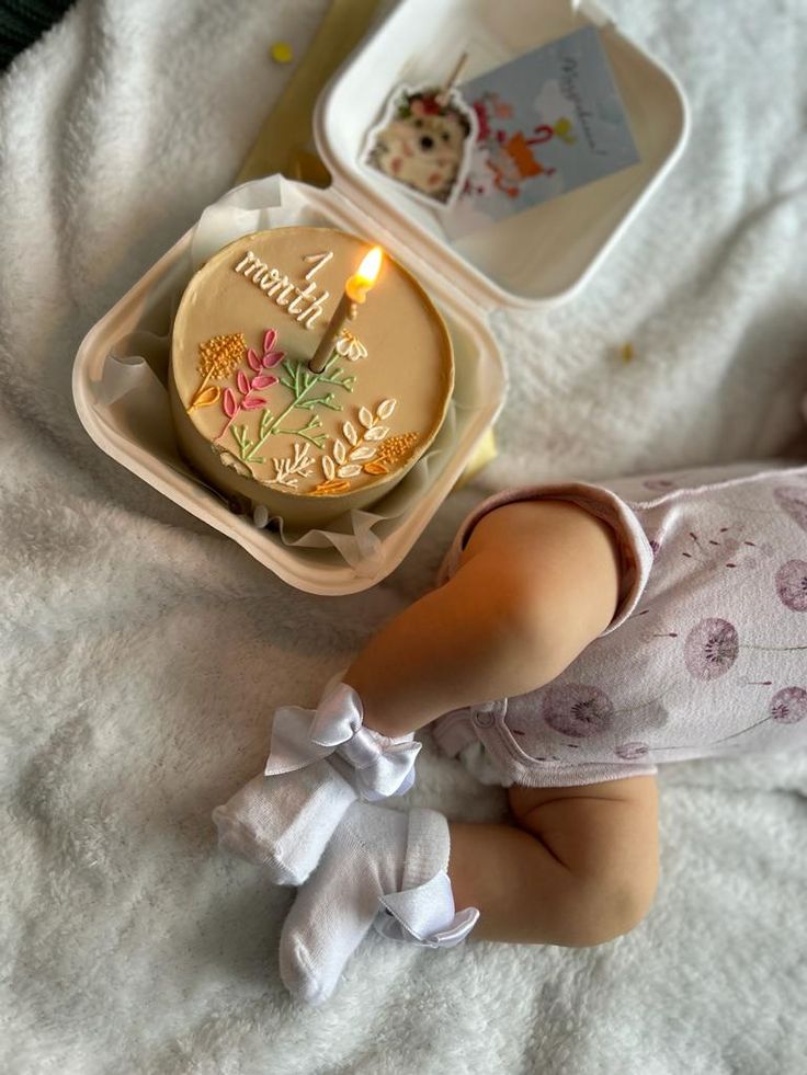 1 месяц малышу, торт 1 месяц, торт метрика