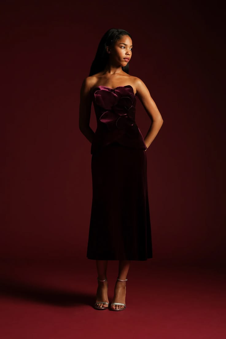 Individually shaped, three-dimensional velvet petals form a 