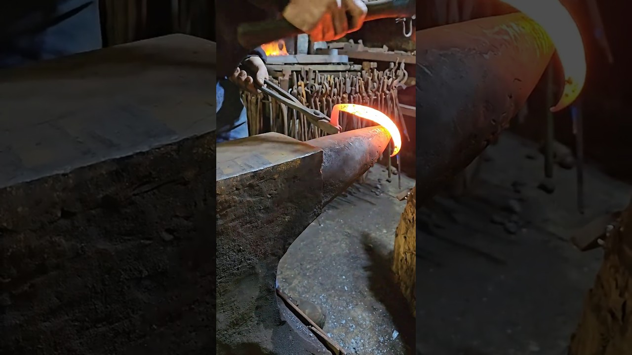 Forging the Horseshoe Love Heart #blacksmithing #beginners #fypシ