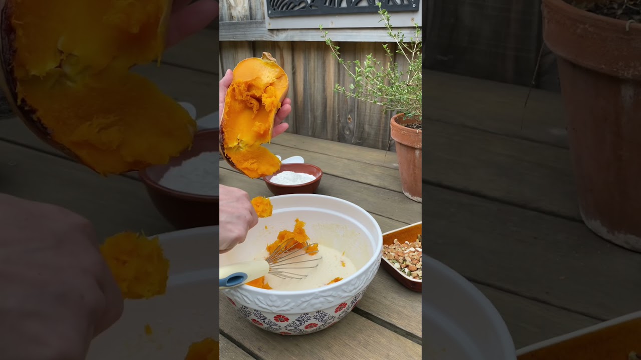 Making the easiest pumpkin bread in the backyard. عمل خبز اليقطين السهل و اللذيذ في حديقة المنزل